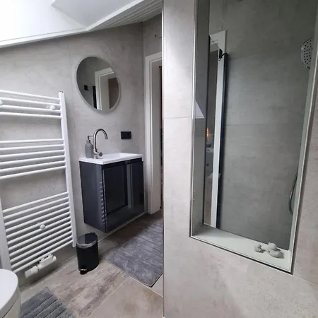 Miu's Roof Apartment